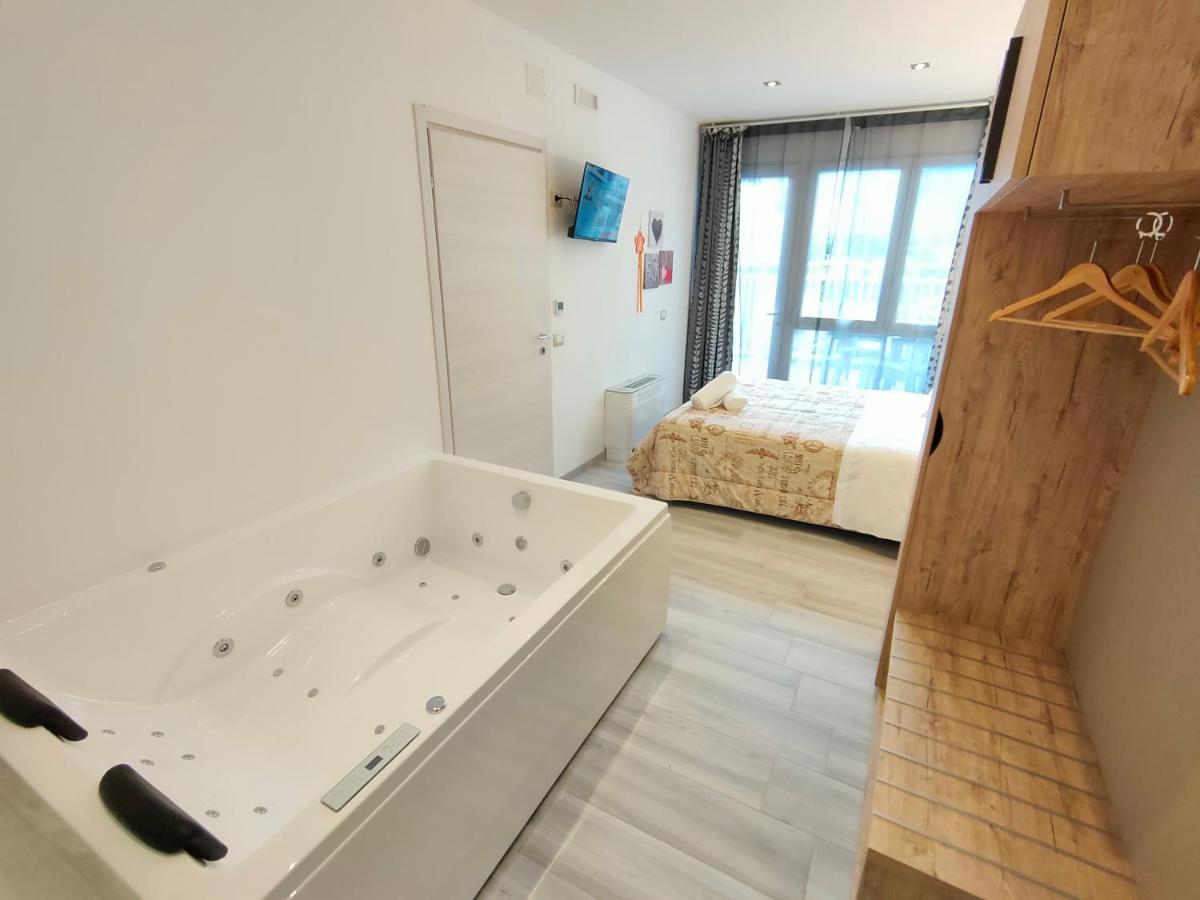 Residence Cristine リーヴァ・デル・ガルダ エクステリア 写真